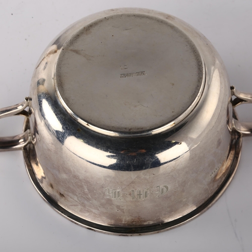 1534 - A George V silver 2-handled porringer, by Adie Brothers Ltd, hallmarks London 1923, diameter includi... 