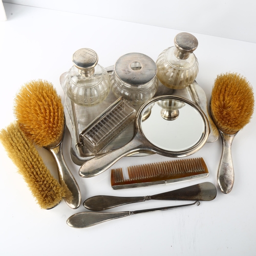 1539 - An Art Deco George V silver 12-piece dressing table set, including tray, hand mirror, hair brushes, ... 