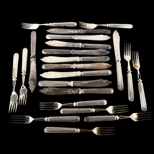 1588 - ELKINGTON & CO - a set of silver plated fish cutlery for 11 people, with ribbed handles, knife blade... 