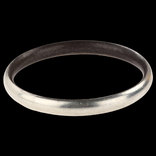 1382 - HANS HANSEN - a Danish modernist sterling silver slave bangle, band width 8.2mm, internal circumfere... 