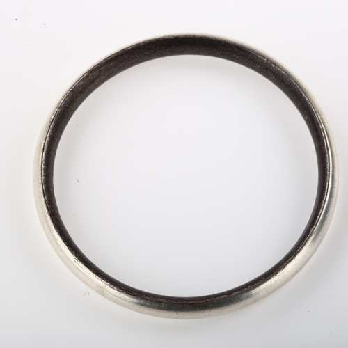 1382 - HANS HANSEN - a Danish modernist sterling silver slave bangle, band width 8.2mm, internal circumfere... 