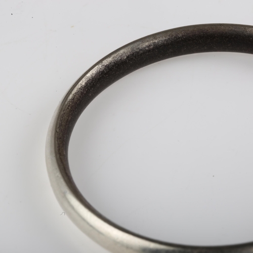 1382 - HANS HANSEN - a Danish modernist sterling silver slave bangle, band width 8.2mm, internal circumfere... 