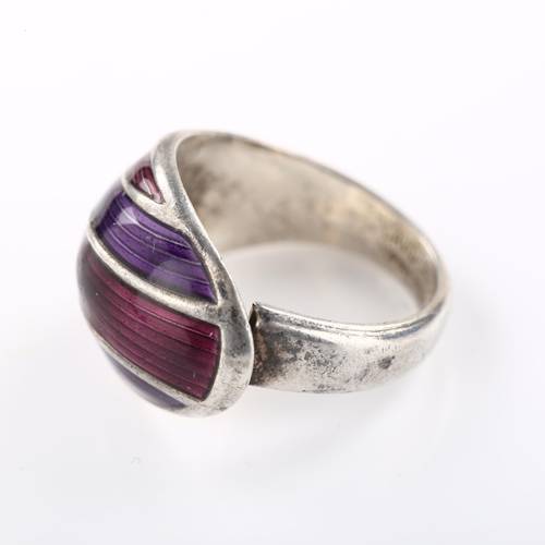 1386 - DAVID ANDERSEN - a Norwegian modernist sterling silver and purple enamel ring, setting height 14.6mm... 