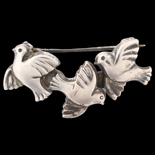 1401 - EMIL SNEDKER - an Art Deco Danish silver Doves of Peace brooch, model no. 52A, brooch length 35mm, 7... 