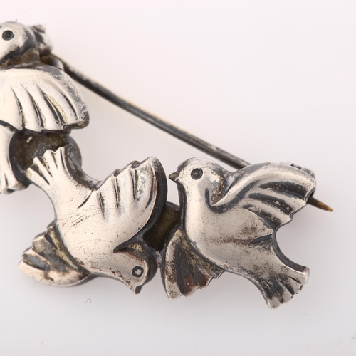 1401 - EMIL SNEDKER - an Art Deco Danish silver Doves of Peace brooch, model no. 52A, brooch length 35mm, 7... 