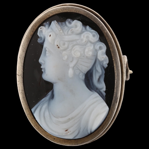 1405 - An Antique hardstone cameo brooch, unmarked white metal frame with relief carved panel depicting fem... 