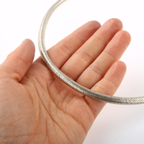 1413 - A heavy unmarked silver snake link chain necklace, length 45cm, 96g