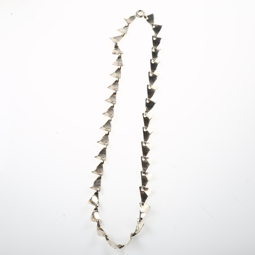 1423 - A Danish sail link fringe necklace, unmarked white metal settings, necklace length 42cm, 17.3g