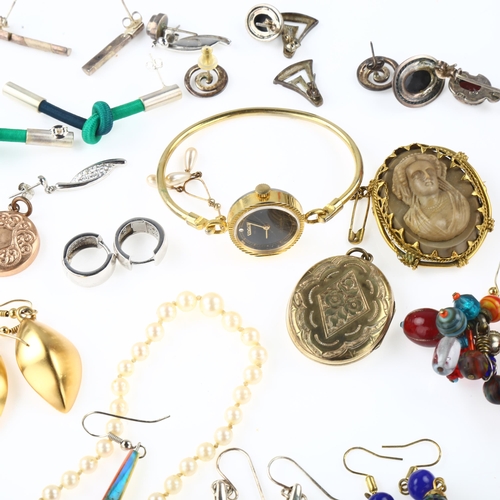 1442 - Various jewellery, including silver, lava cameo brooch, locket pendant etc