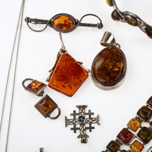 1446 - Various silver jewellery, including amber bracelet, pendant, emerald pendant etc