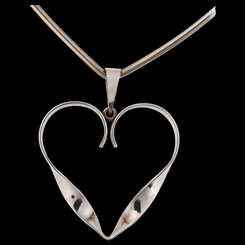 1457 - S V GLYMERRS - a Danish modernist sterling silver openwork heart pendant necklace, on Norwegian silv... 