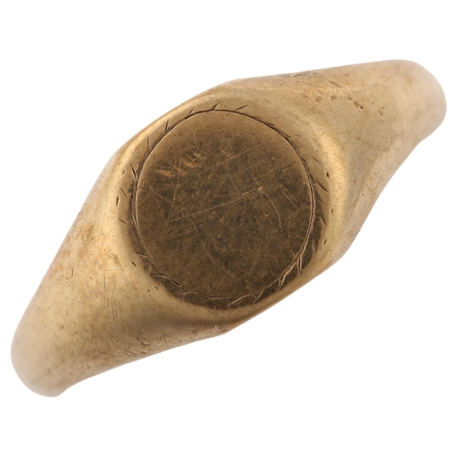 1366 - An early 20th century 9ct gold signet ring, maker's marks L W and G, hallmarks London 1928, setting ... 