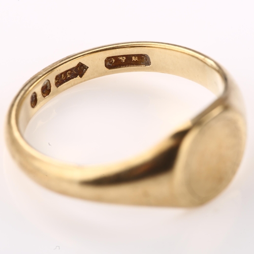 1366 - An early 20th century 9ct gold signet ring, maker's marks L W and G, hallmarks London 1928, setting ... 