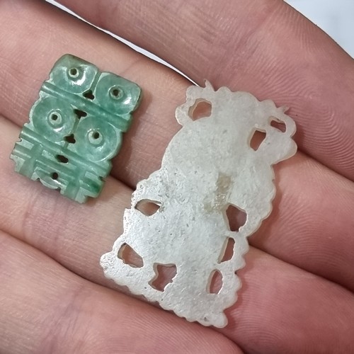 186 - 2 Chinese jade pendants, longest 3.5cm