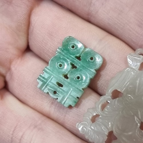 186 - 2 Chinese jade pendants, longest 3.5cm