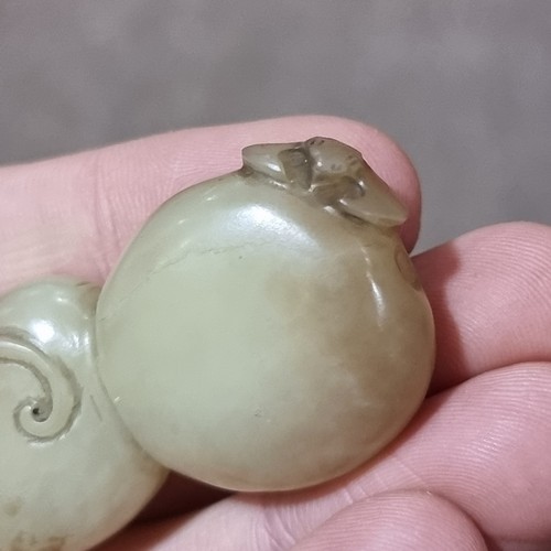 179 - A Chinese carved jade double gourd snuff bottle, length 7cm