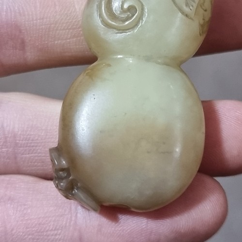 179 - A Chinese carved jade double gourd snuff bottle, length 7cm