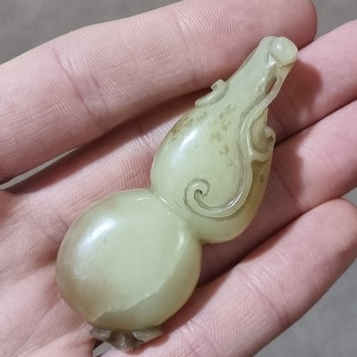 179 - A Chinese carved jade double gourd snuff bottle, length 7cm