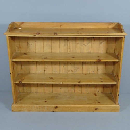 2051 - A modern pine open bookcase with two fixed shelves. 120x95x28cm