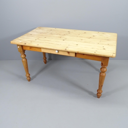 2055 - A modern pine farmhouse kitchen table, with single drawer and raised on turned legs. 140x75x80cm