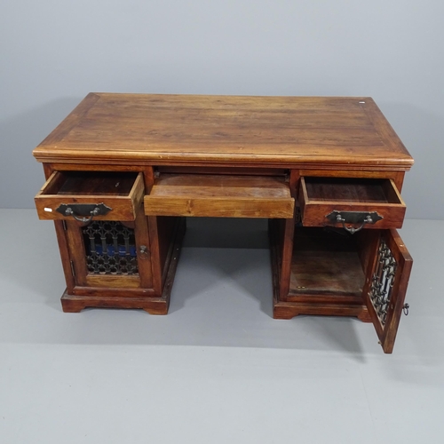 2089 - A sheesham twin pedestal writing desk, with fitted drawers and cupboards. 142x79x77cm