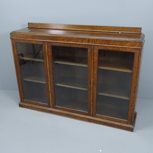 2090 - A1920's oak 3 glazed door bookcase with adjustable shelves.
(left hand door locked with no key) 156x... 