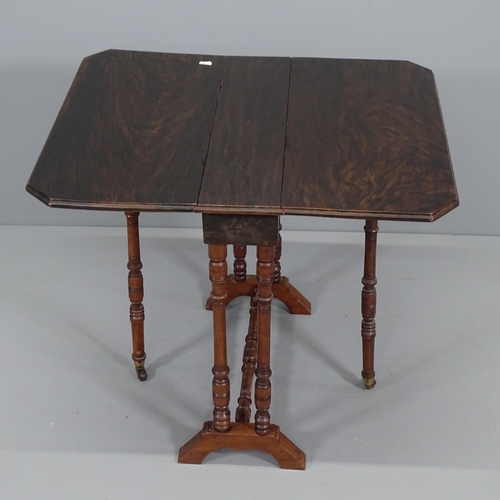 2092 - An Edwardian walnut Sutherland table. 60x63x14cm