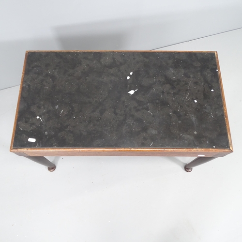 2115 - A mahogany coffee table with inset black marble top. 80x52x44cm.