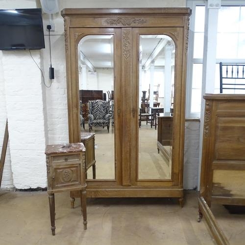 2068 - A French oak bedroom quite consisting of 2 door mirror fronted armoire (137x218x46cm), 4'6