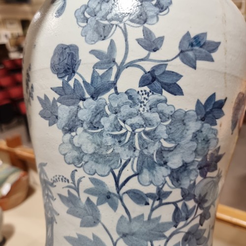 105 - A large Chinese blue and white porcelain jar with floral decoration, height 44cm