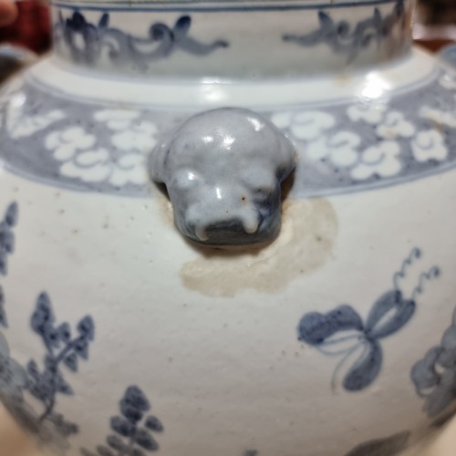 105 - A large Chinese blue and white porcelain jar with floral decoration, height 44cm