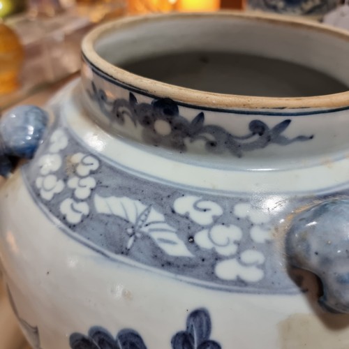 105 - A large Chinese blue and white porcelain jar with floral decoration, height 44cm