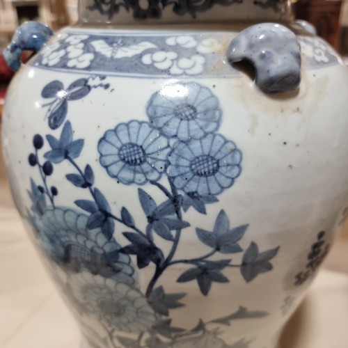 105 - A large Chinese blue and white porcelain jar with floral decoration, height 44cm