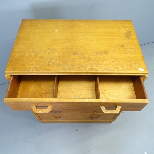 2501 - A mid-century G-plan chest of five drawers, with maker's label. 77x98x46cm.