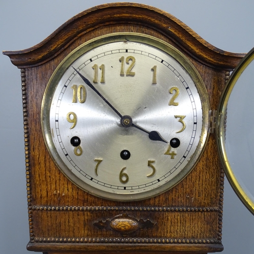 2540 - An early 20th century oak cased grandmother clock, with pendulum and key. 25x130x20cm.