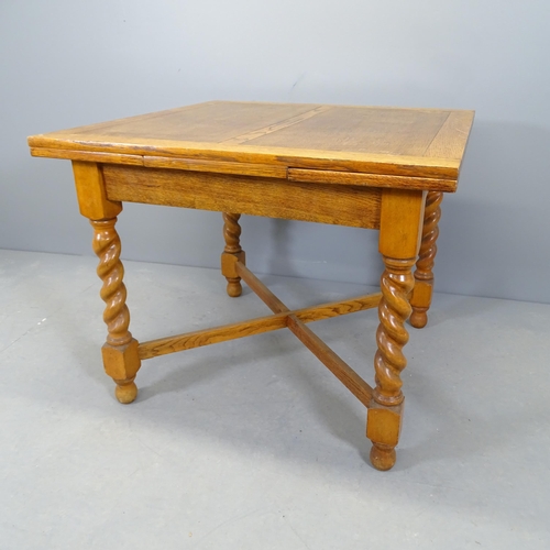 2556 - An early 20th century oak draw-leaf table. 90 (extending to 150cm)x76x91cm.