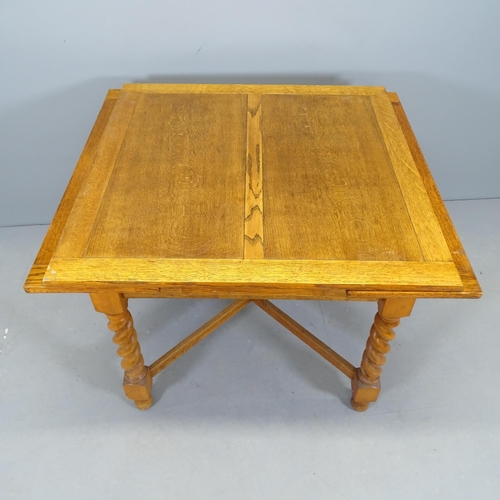 2556 - An early 20th century oak draw-leaf table. 90 (extending to 150cm)x76x91cm.