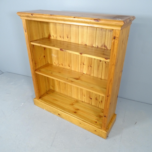 2564 - A modern pine open bookcase, with two adjustable shelves. 98x107x30cm