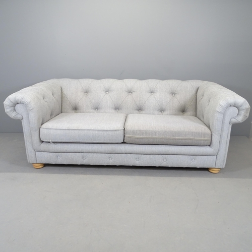 2574 - A modern button-back upholstered chesterfield style three seater sofa, 205x75x100cm, and matching ar... 