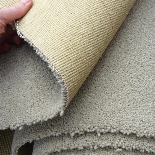 2582 - A roll of taupe carpet, 440x360. Pile depth approximately 0.8cm.