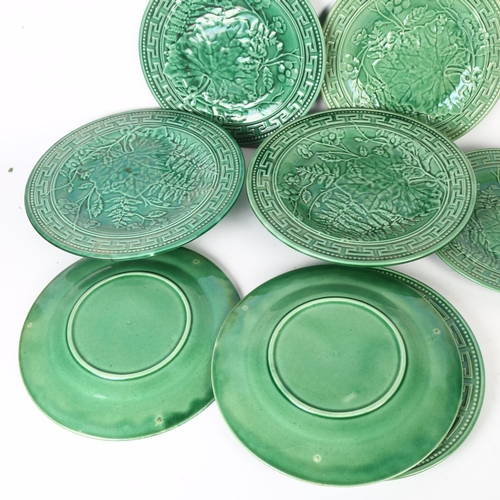 184 - A group of green glaze Majolica plates x 6, and 2 matching pedestal comports, unmarked