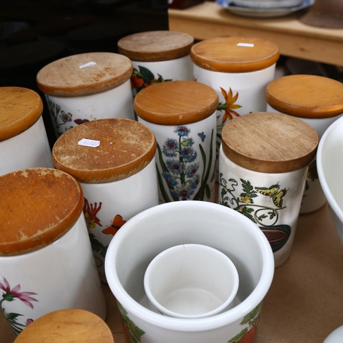 525 - Portmeirion Botanic Garden storage jars of various sizes, with wooden lids, tallest 21cm, and 6 vari... 