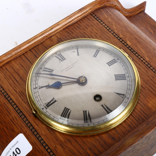 540 - Vintage oak-cased mantel clock, by Lloyd Payne & Amiel, Manchester, H17cm