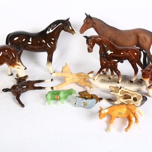 584 - A shelf of horse figures, including a Beswick Palomino foal, Beswick matte Bay thoroughbred etc