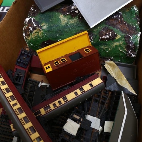 746 - A quantity of Tri-ang OO gauge track and associated accessories, including tunnel, Princess Elizabet... 