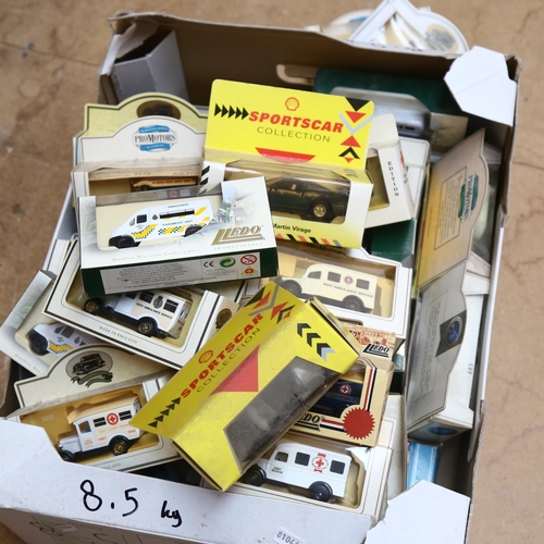 779 - A quantity of boxed diecast vehicles, including Shell Sportscar Collection, Lledo etc