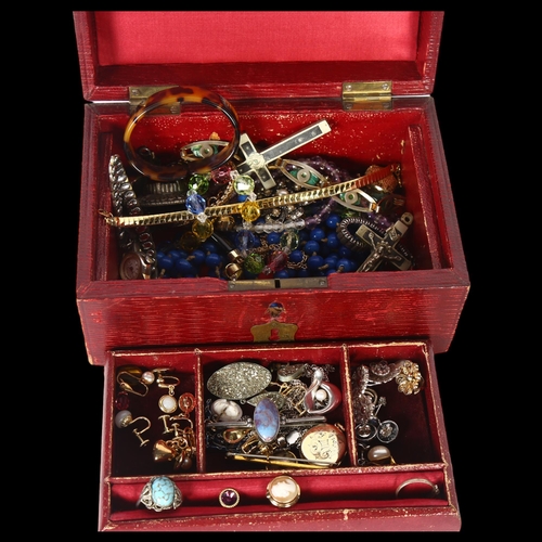 1007 - A red leather fitted jewellery box, containing a large quantity of mixed costume jewellery, includin... 