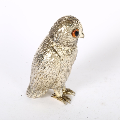 1039 - A silver plated owl design sugar caster, H14cm