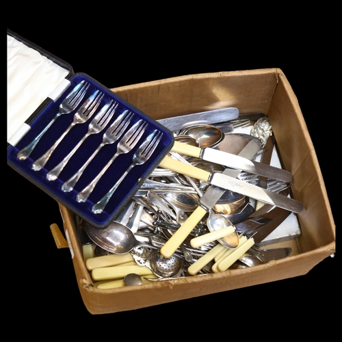 942 - A large quantity of mixed plated cutlery, 2 cased sets of cutlery etc (boxful)