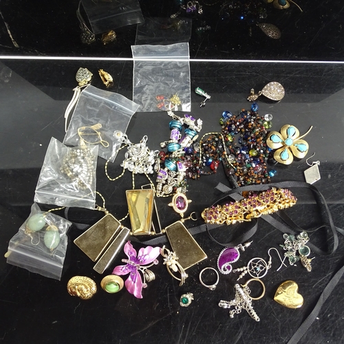 930 - A large tray of mixed costume jewellery, wristwatches, brooches etc